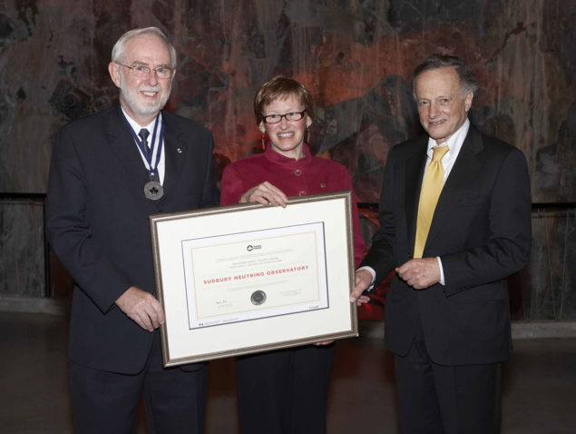 SNO director Art McDonald accepts the inaugural John C Polanyi Award