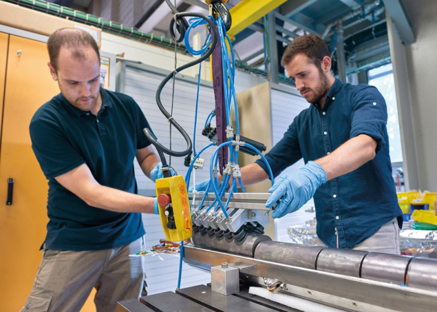 Installation of the tantalum-clad pure tungsten block